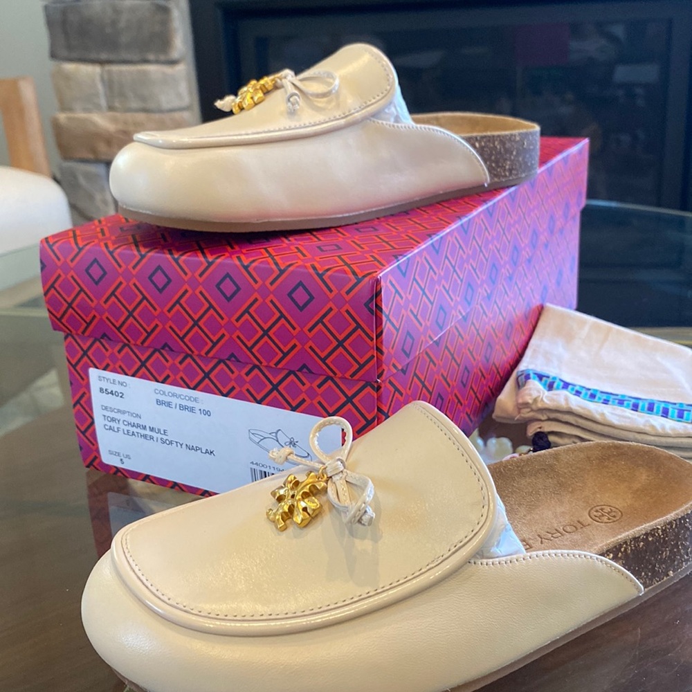 Tory Burch Charm Mule. Calf leather. Softy naplak. New in box.